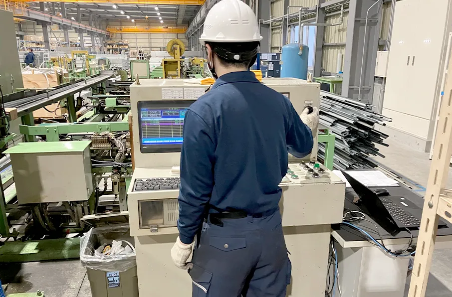 株式会社KMC 中部工場 作業風景